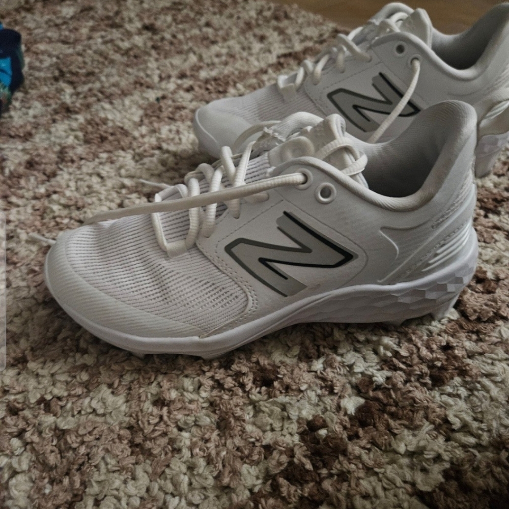 Newness balance softball shoes size 5